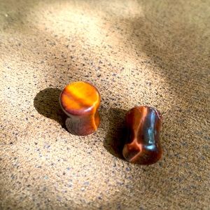 0g tigers eye plugs